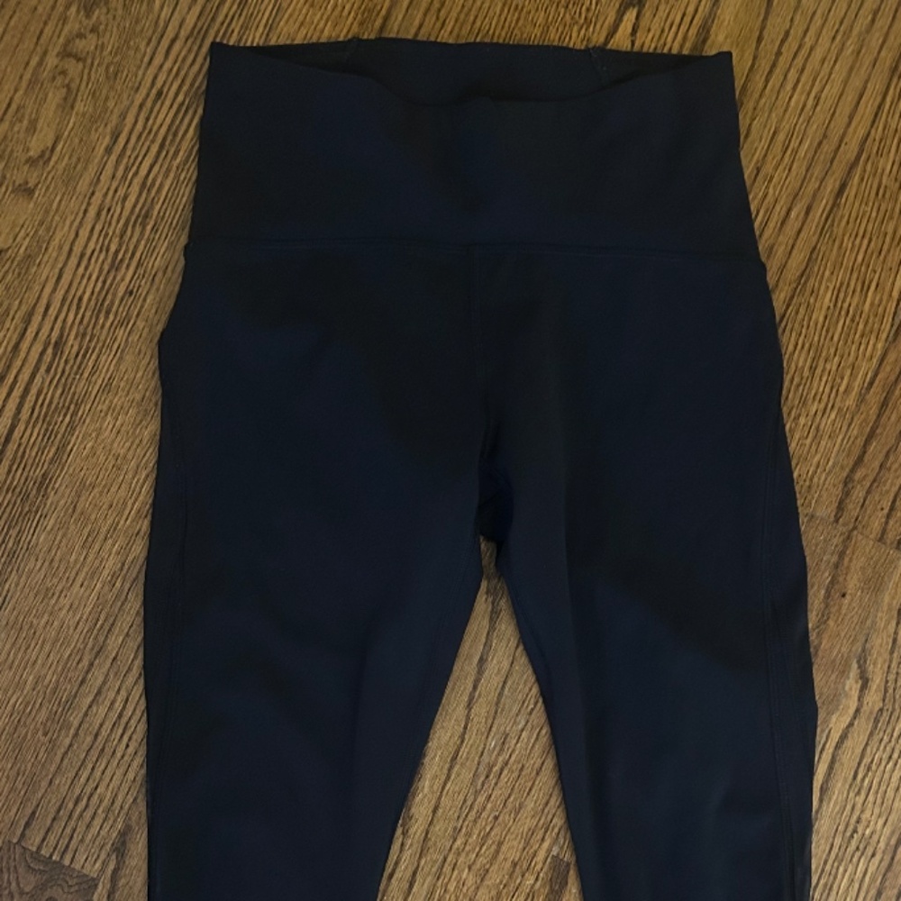 Lulu Lemon Cropped Leggings Size 6 Black